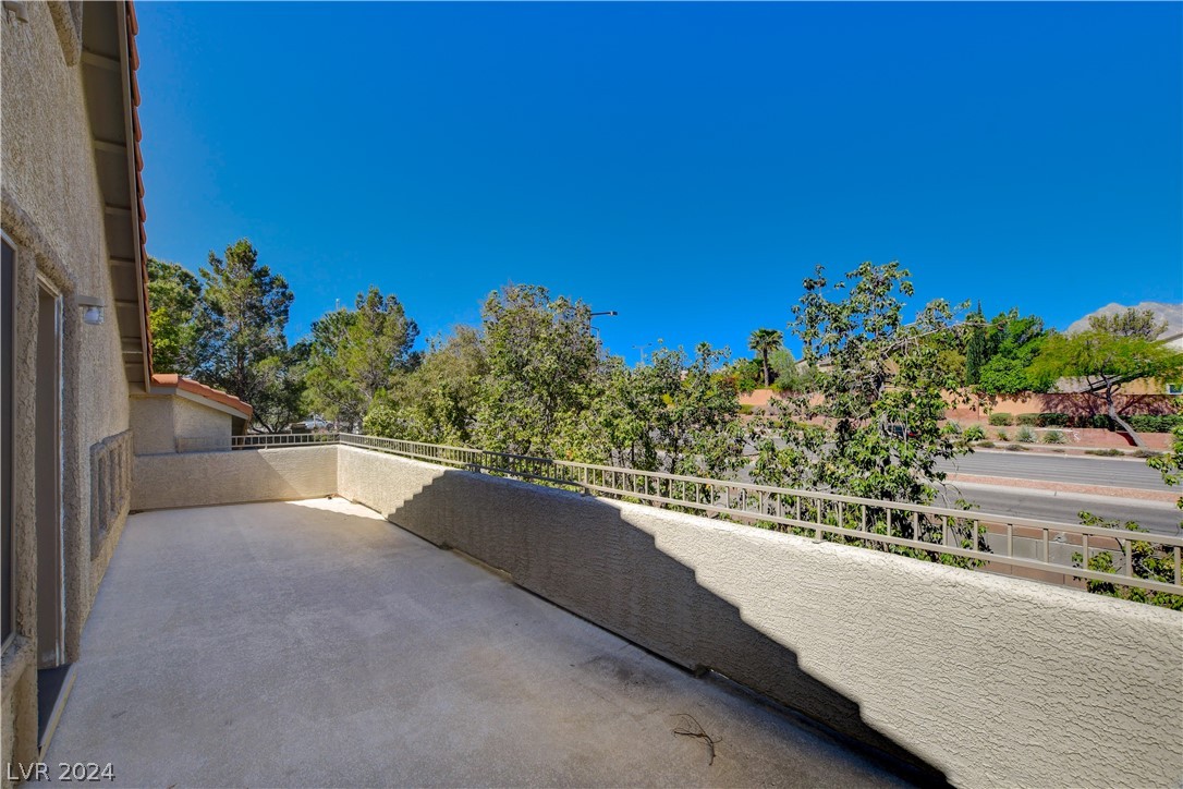 1101 Ventura Hills Street