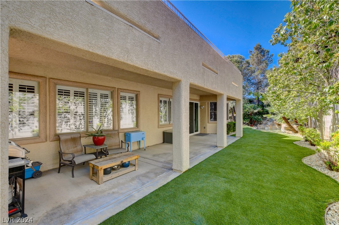 1101 Ventura Hills Street