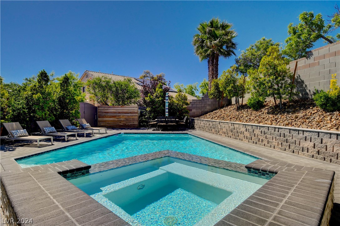 1101 Ventura Hills Street