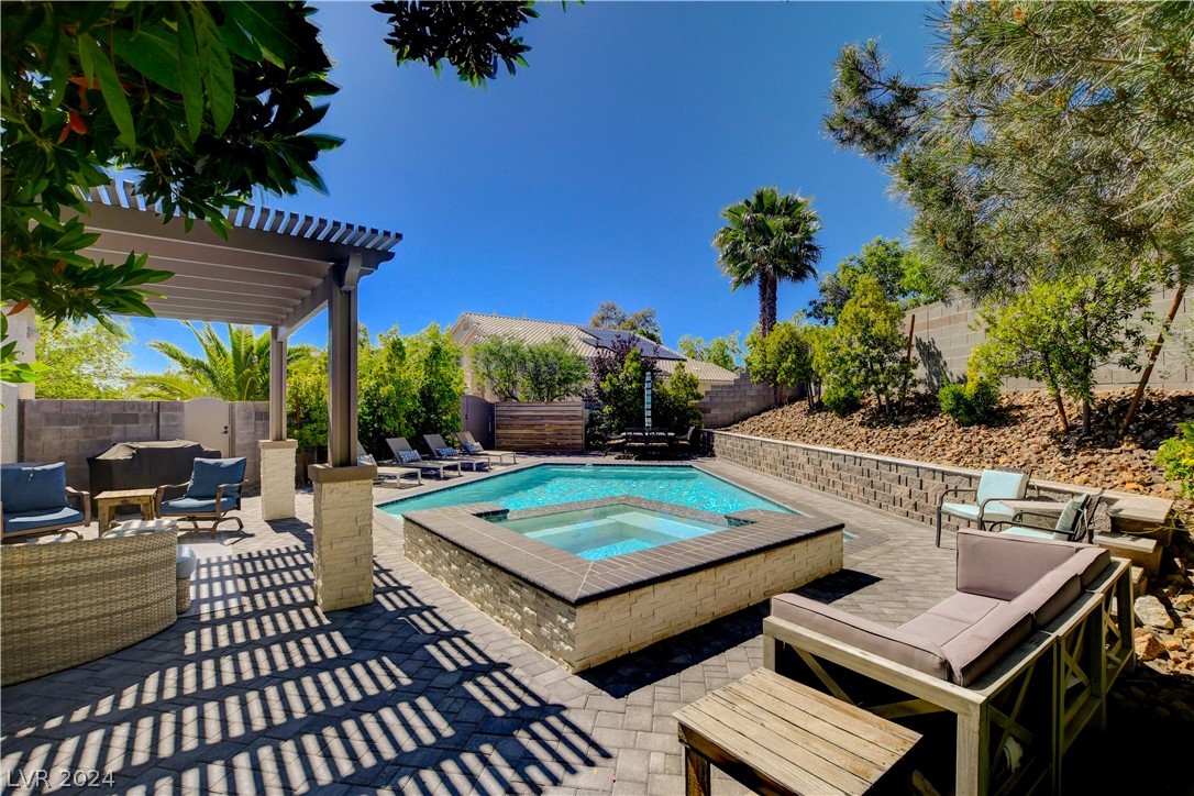 1101 Ventura Hills Street
