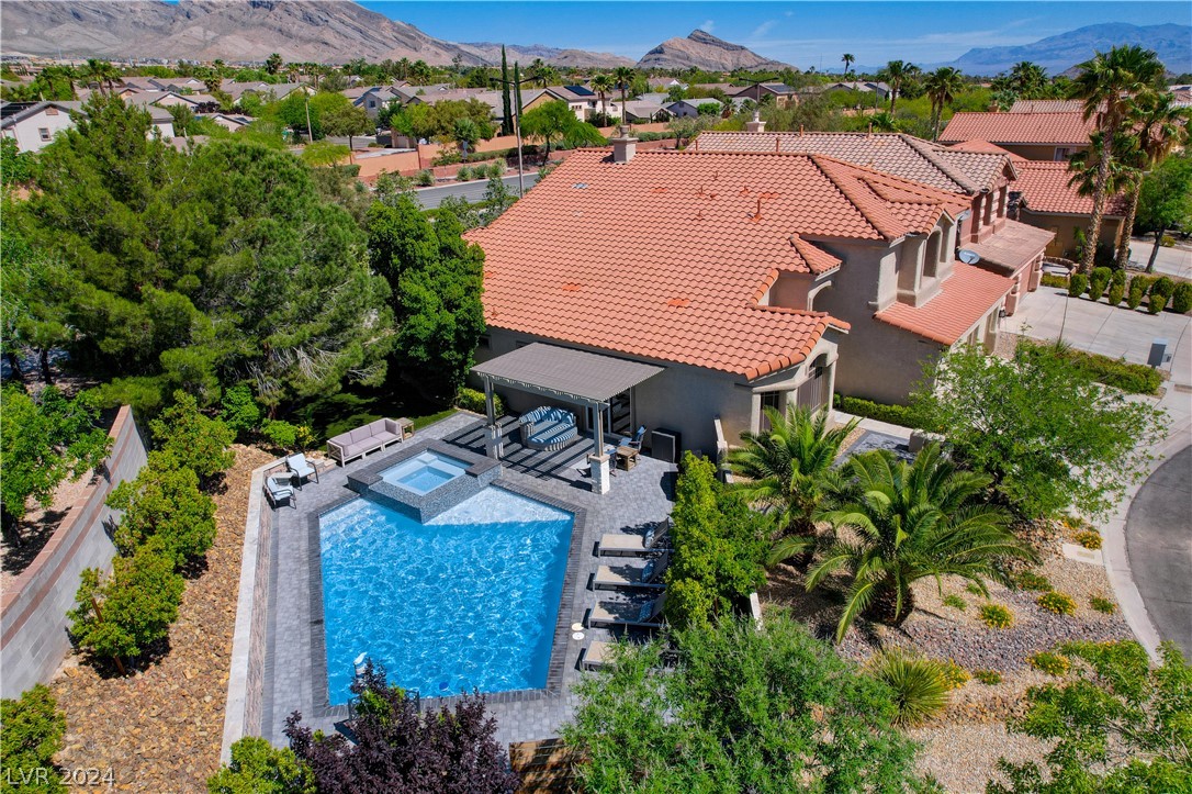 1101 Ventura Hills Street