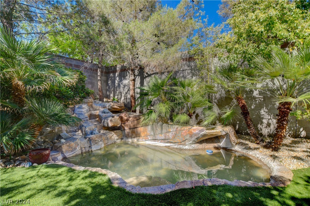 1101 Ventura Hills Street
