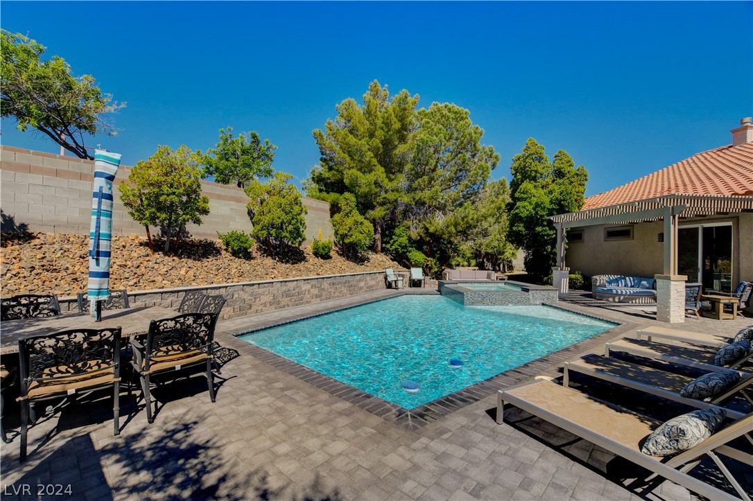 1101 Ventura Hills Street