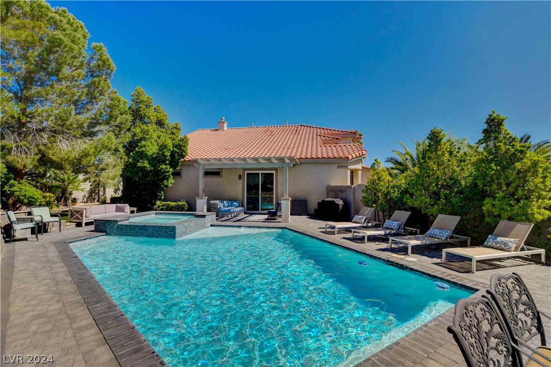 1101 Ventura Hills Street