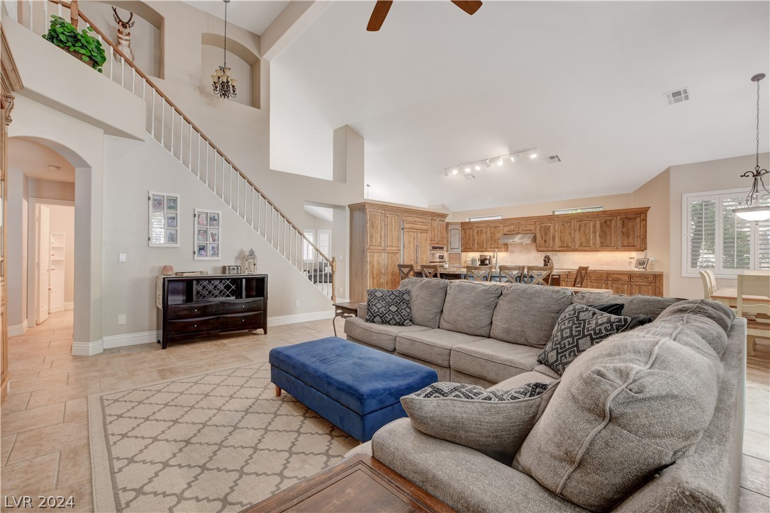 1101 Ventura Hills Street