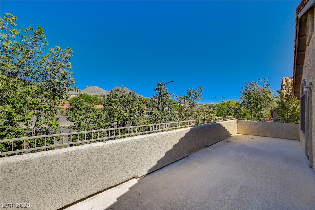 1101 Ventura Hills Street