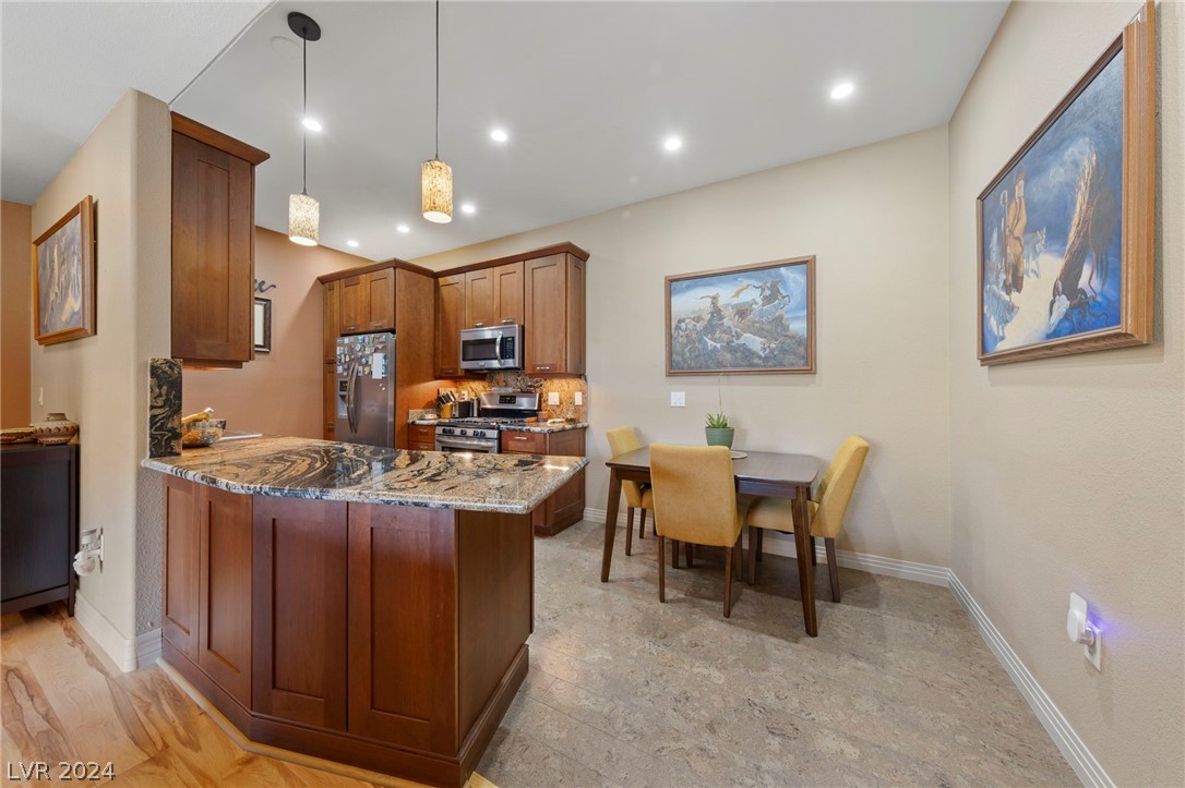 2305 West Horizon Ridge Parkway 1212