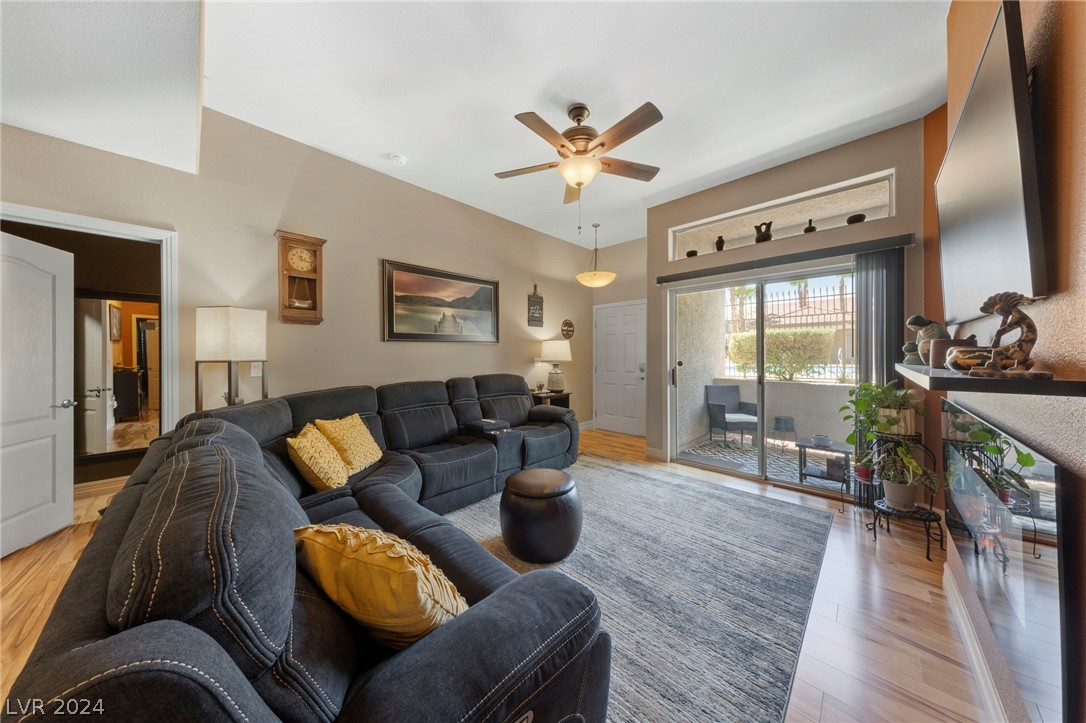 2305 West Horizon Ridge Parkway 1212