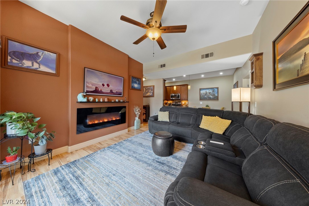 2305 West Horizon Ridge Parkway 1212