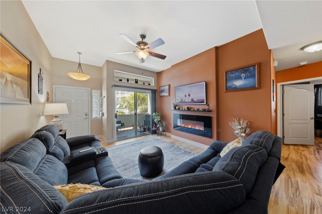 2305 West Horizon Ridge Parkway 1212