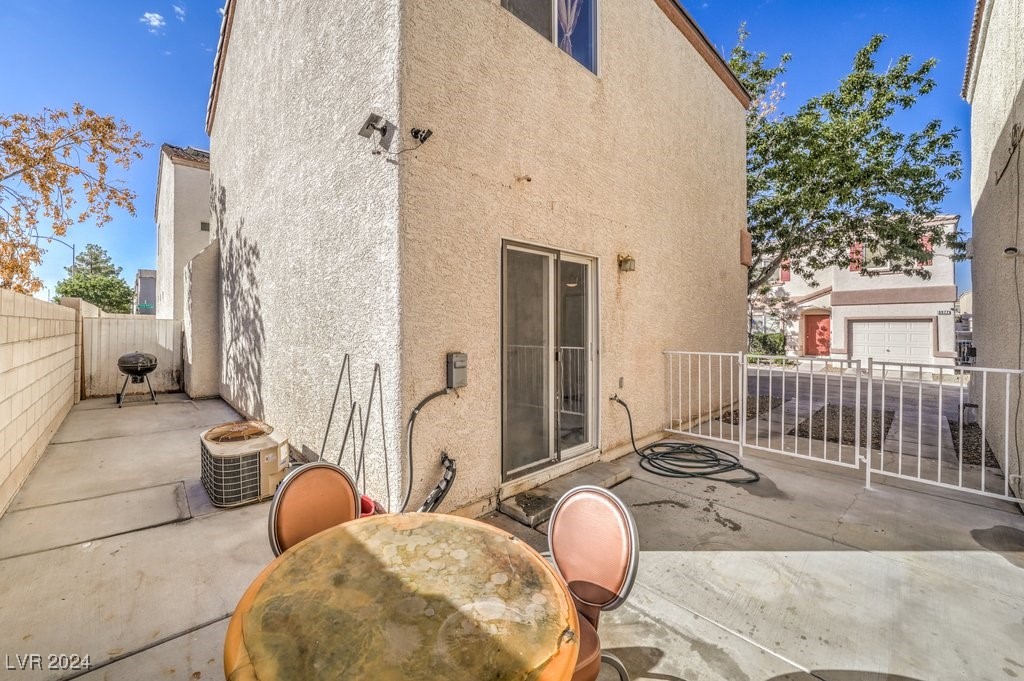 9980 Swimming Hole Street