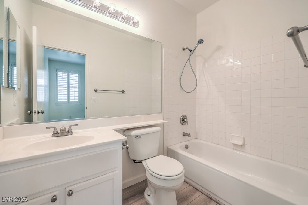 1077 Sweeping Vine Avenue