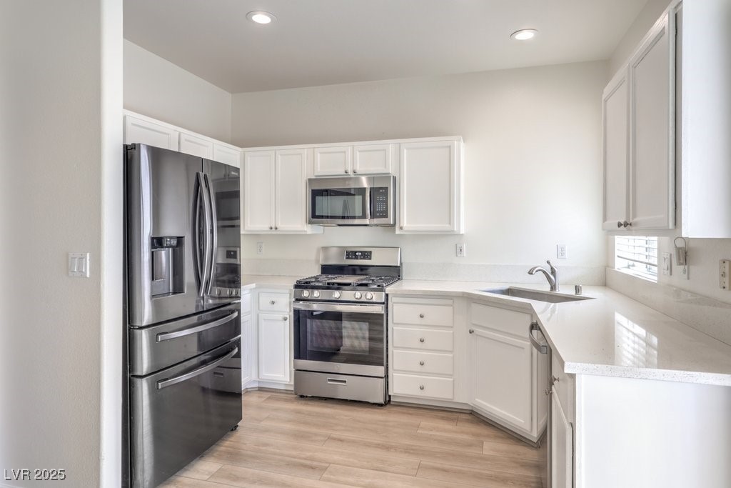 1077 Sweeping Vine Avenue