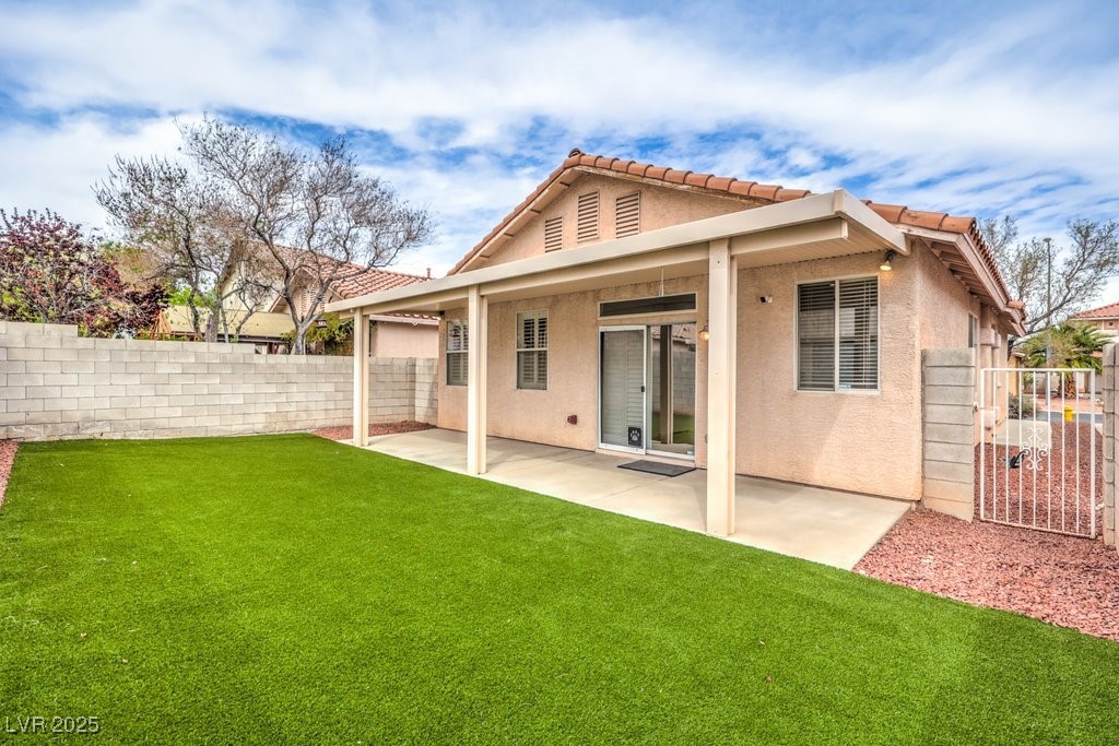 1077 Sweeping Vine Avenue