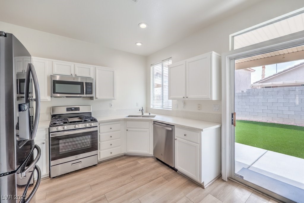 1077 Sweeping Vine Avenue