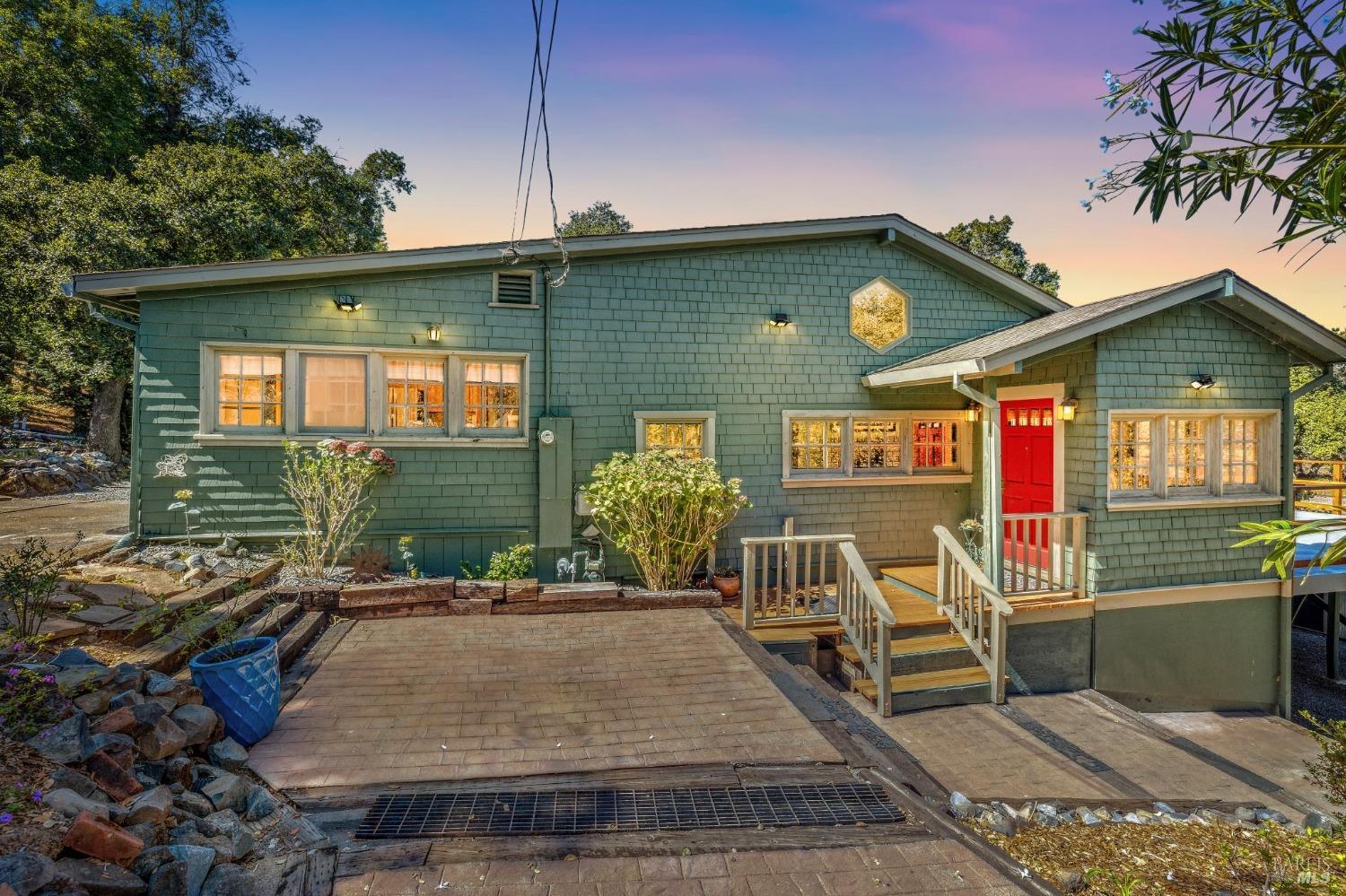 10 Hillside Ter
