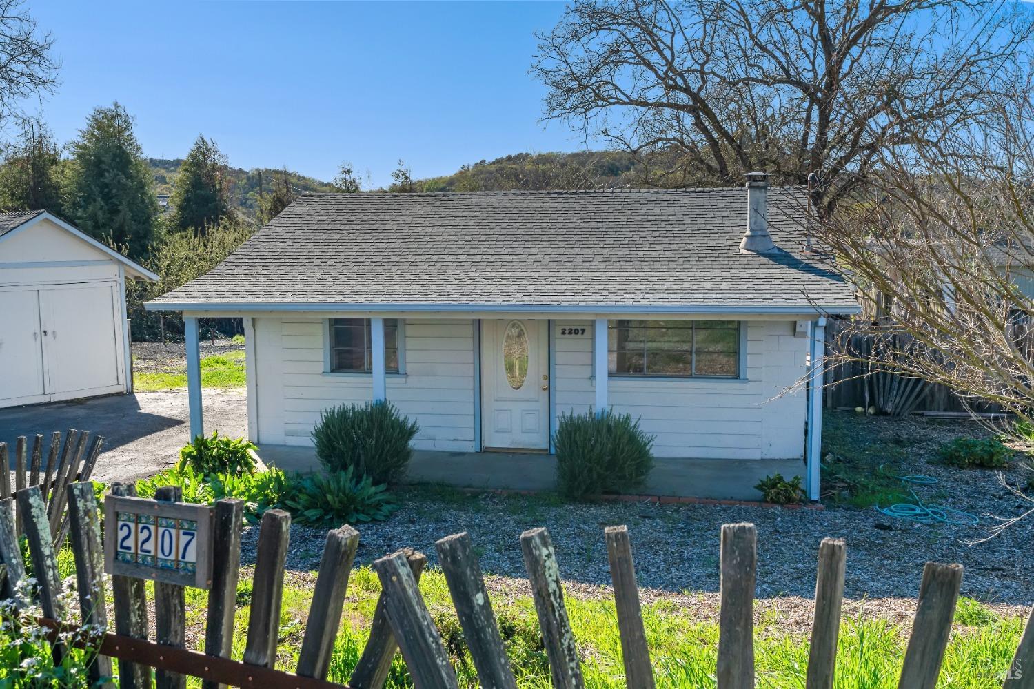 2205 Loma Heights Rd