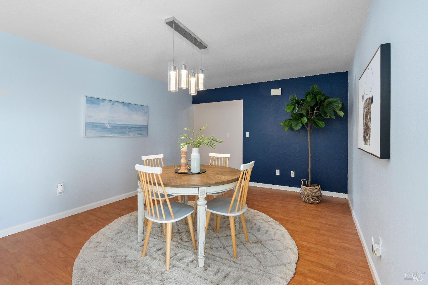 733 Whispering Bay Ln