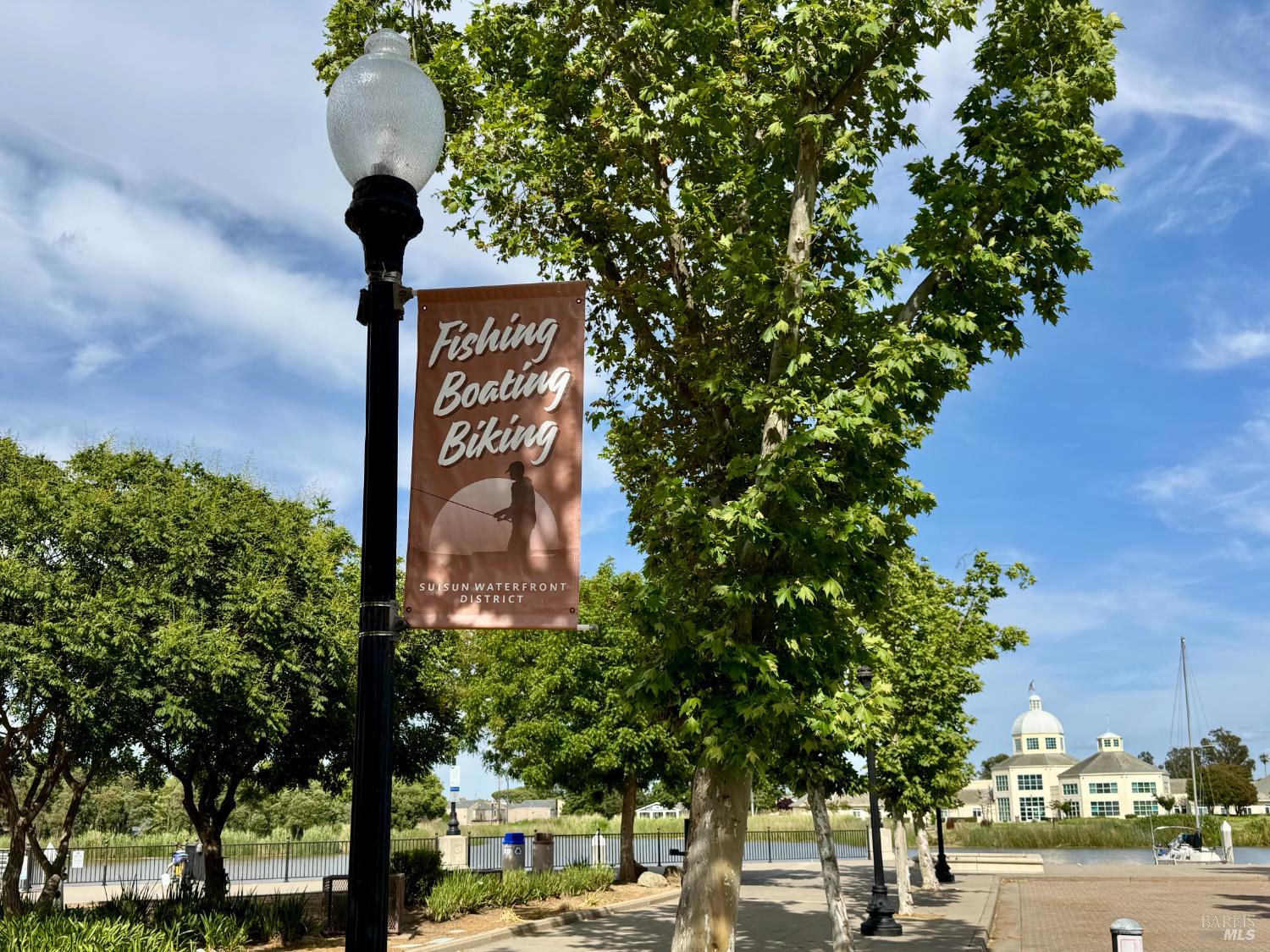 733 Whispering Bay Ln