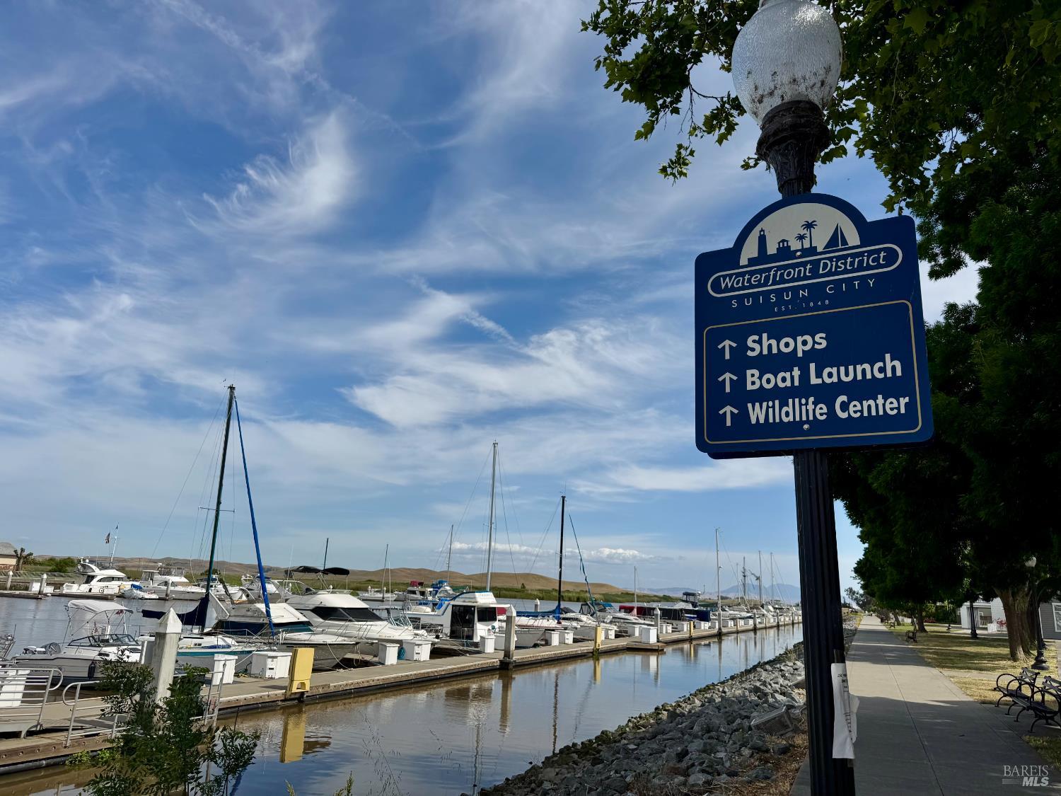 733 Whispering Bay Ln