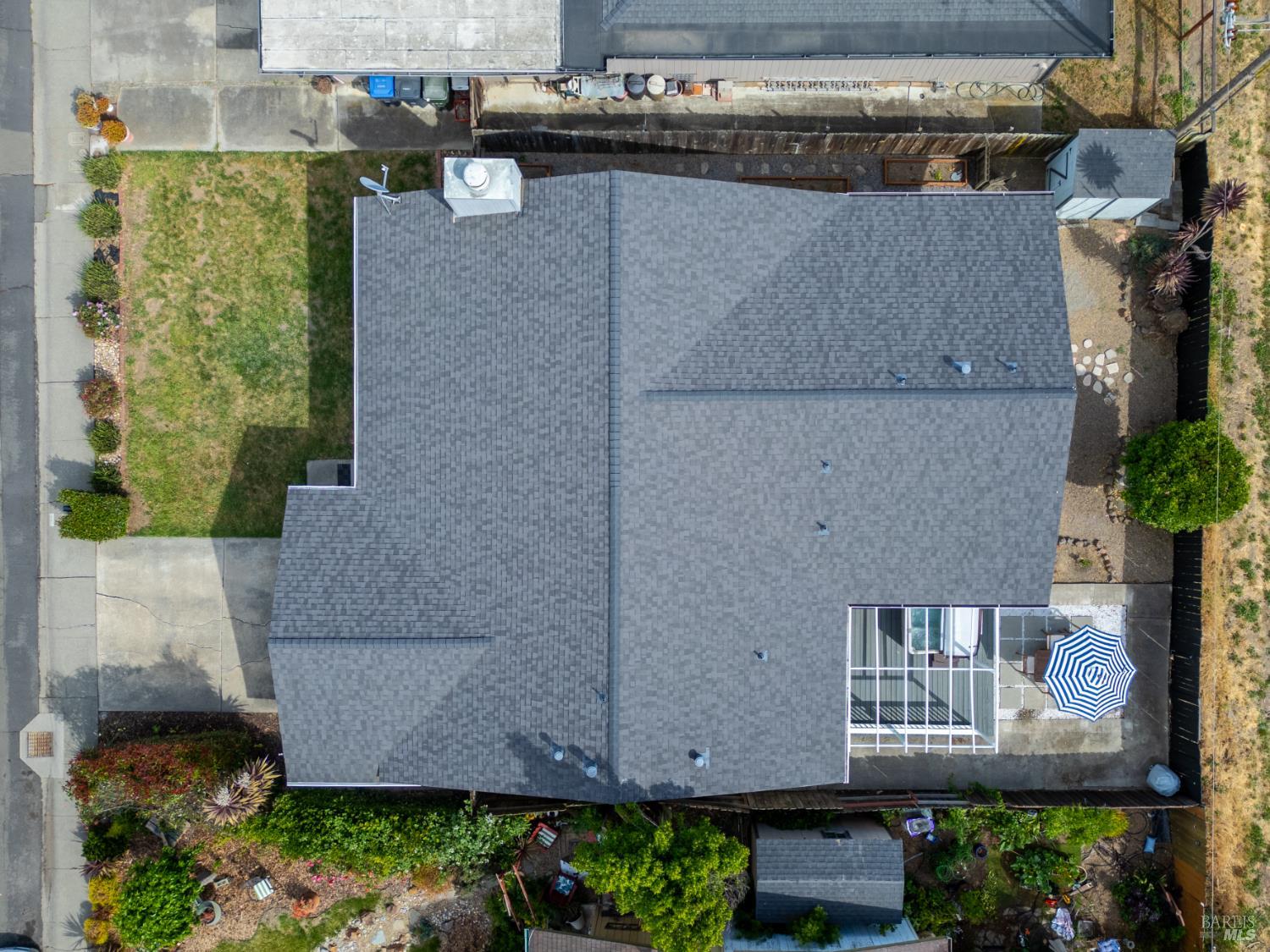 733 Whispering Bay Ln