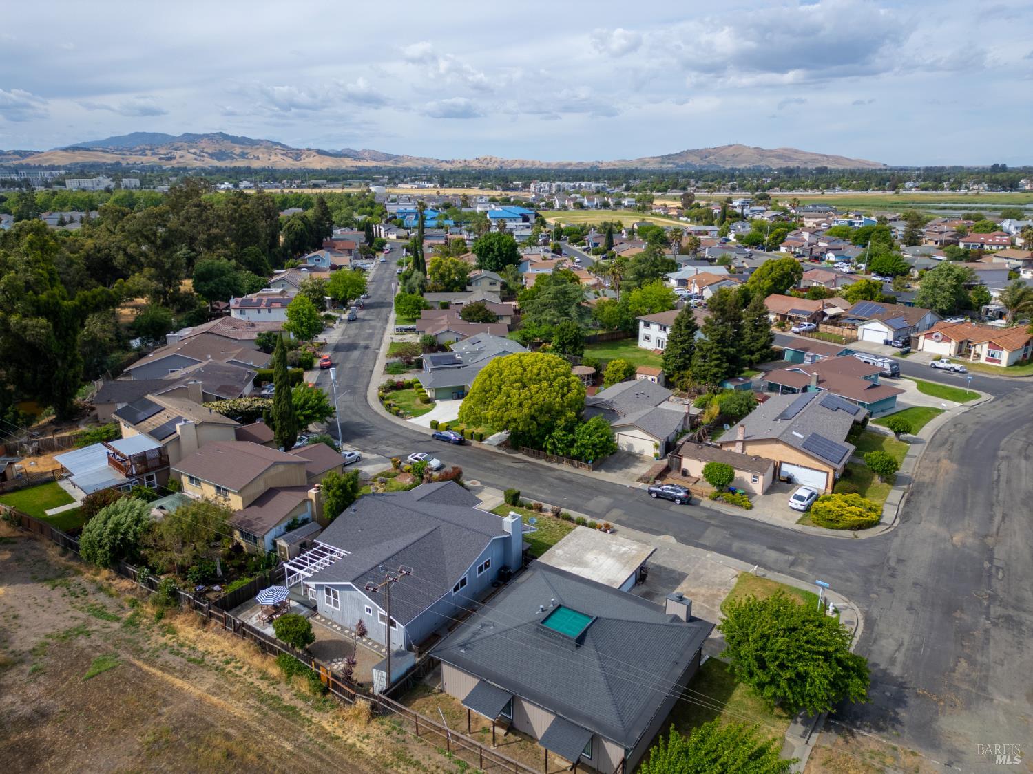 733 Whispering Bay Ln