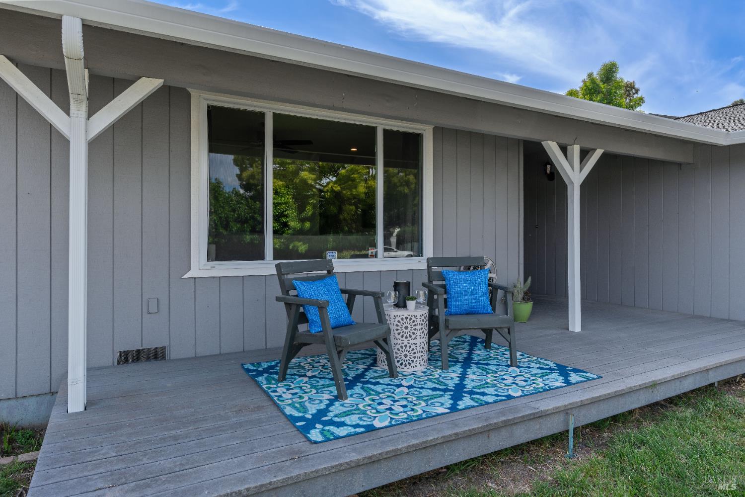 733 Whispering Bay Ln