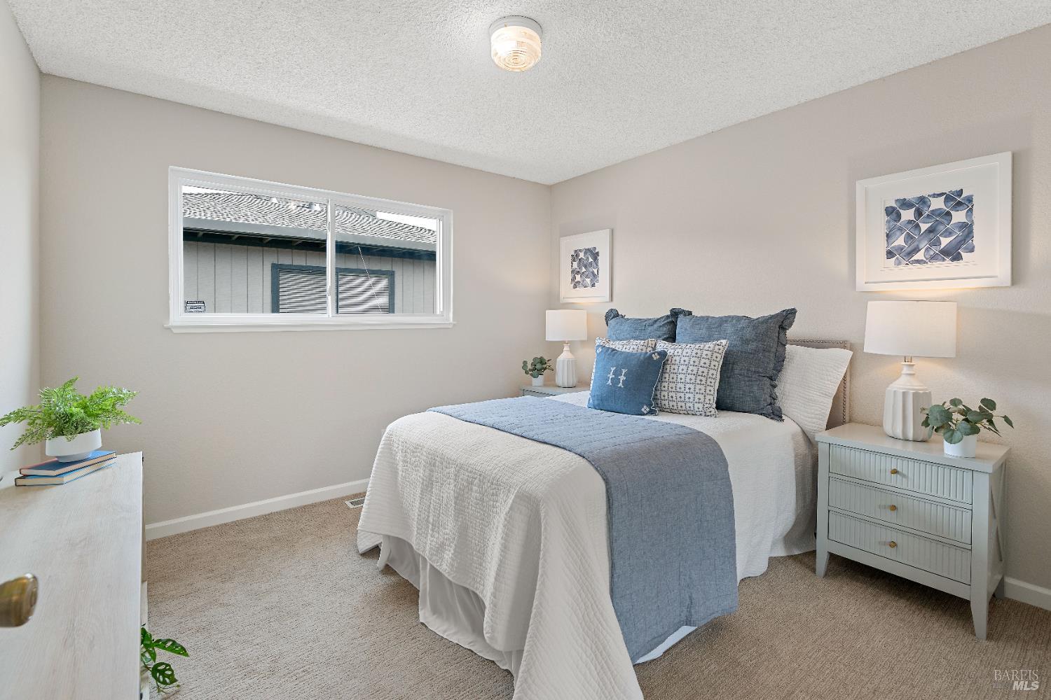 733 Whispering Bay Ln