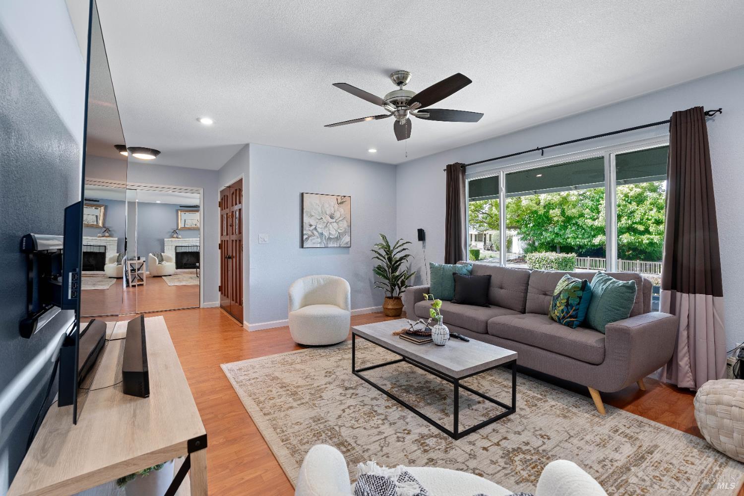 733 Whispering Bay Ln