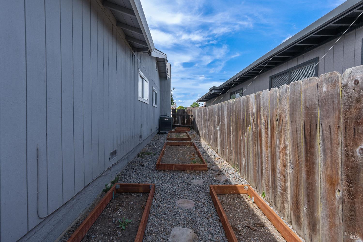 733 Whispering Bay Ln