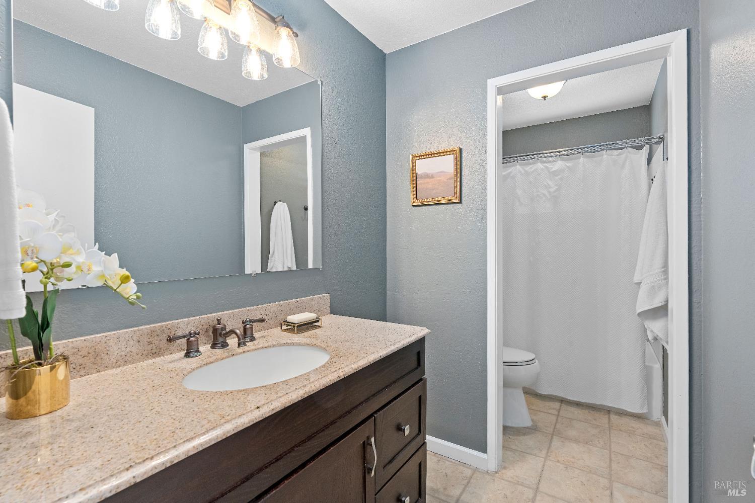 733 Whispering Bay Ln