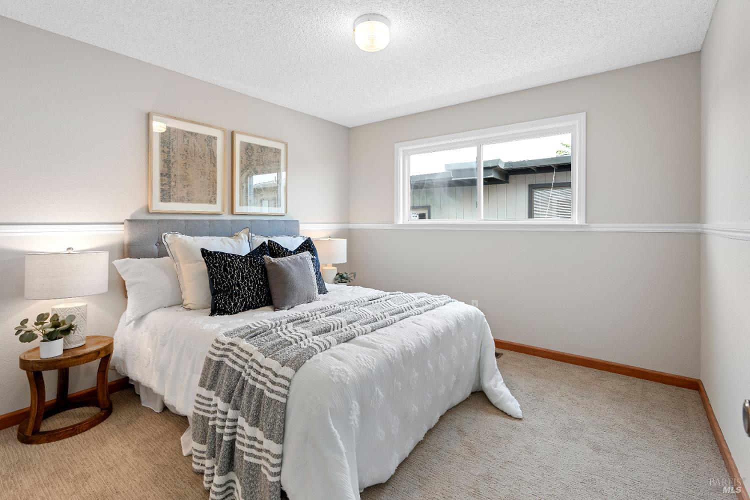 733 Whispering Bay Ln