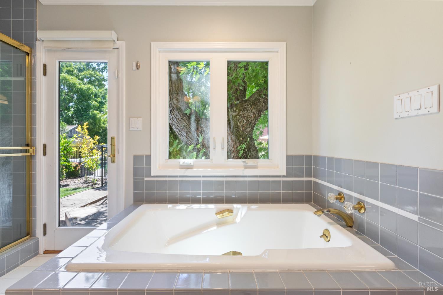 2067 W Lincoln Street