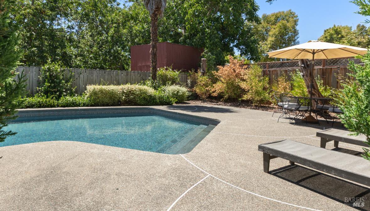 2067 W Lincoln Street