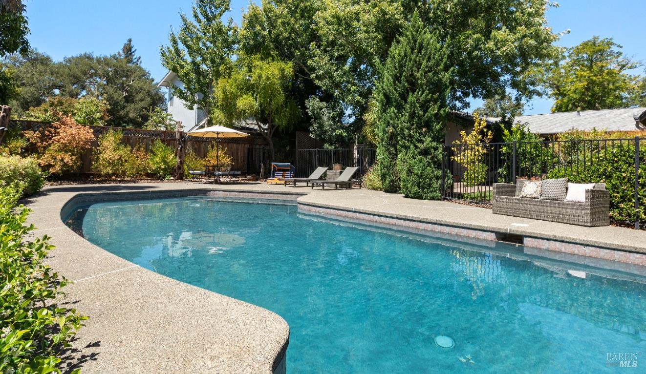 2067 W Lincoln Street