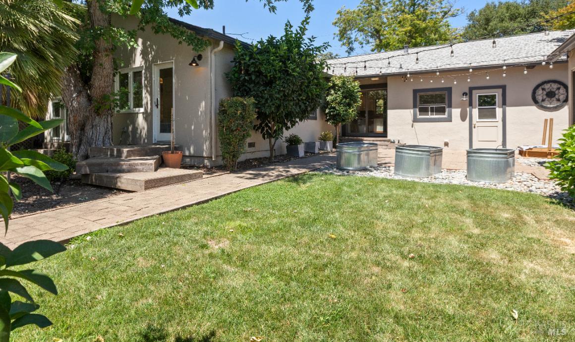 2067 W Lincoln Street