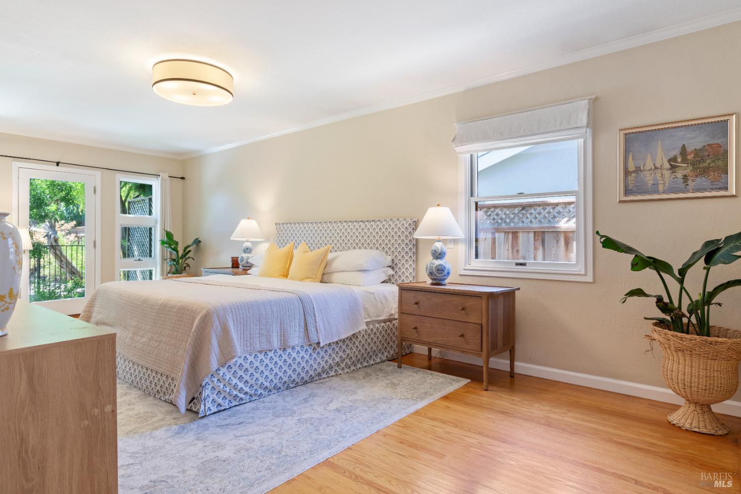 2067 W Lincoln Street