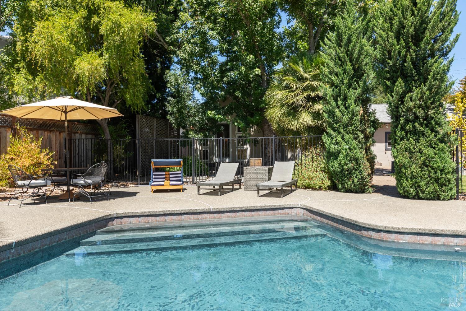 2067 W Lincoln Street