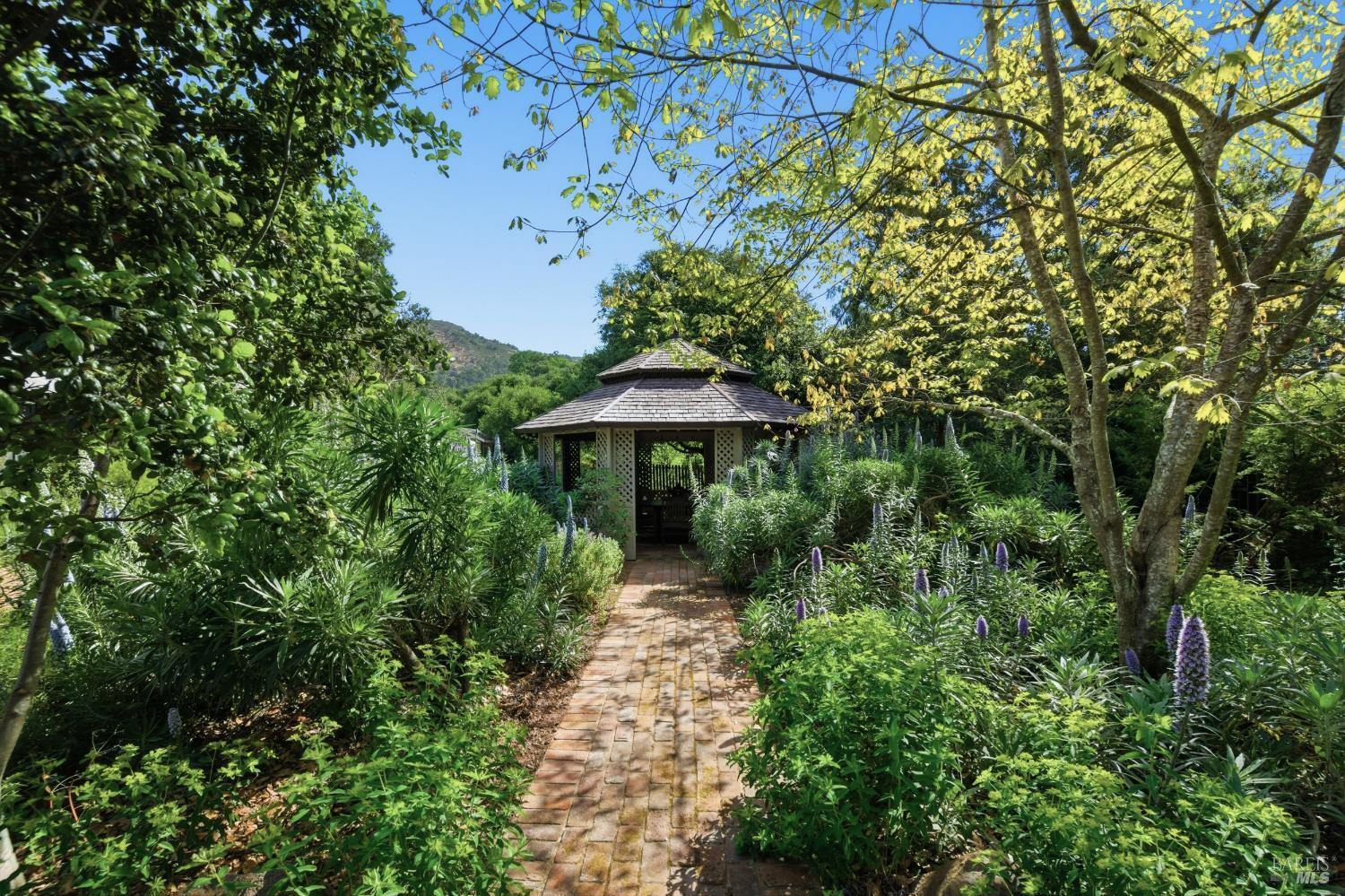 2072 Kirkland Avenue