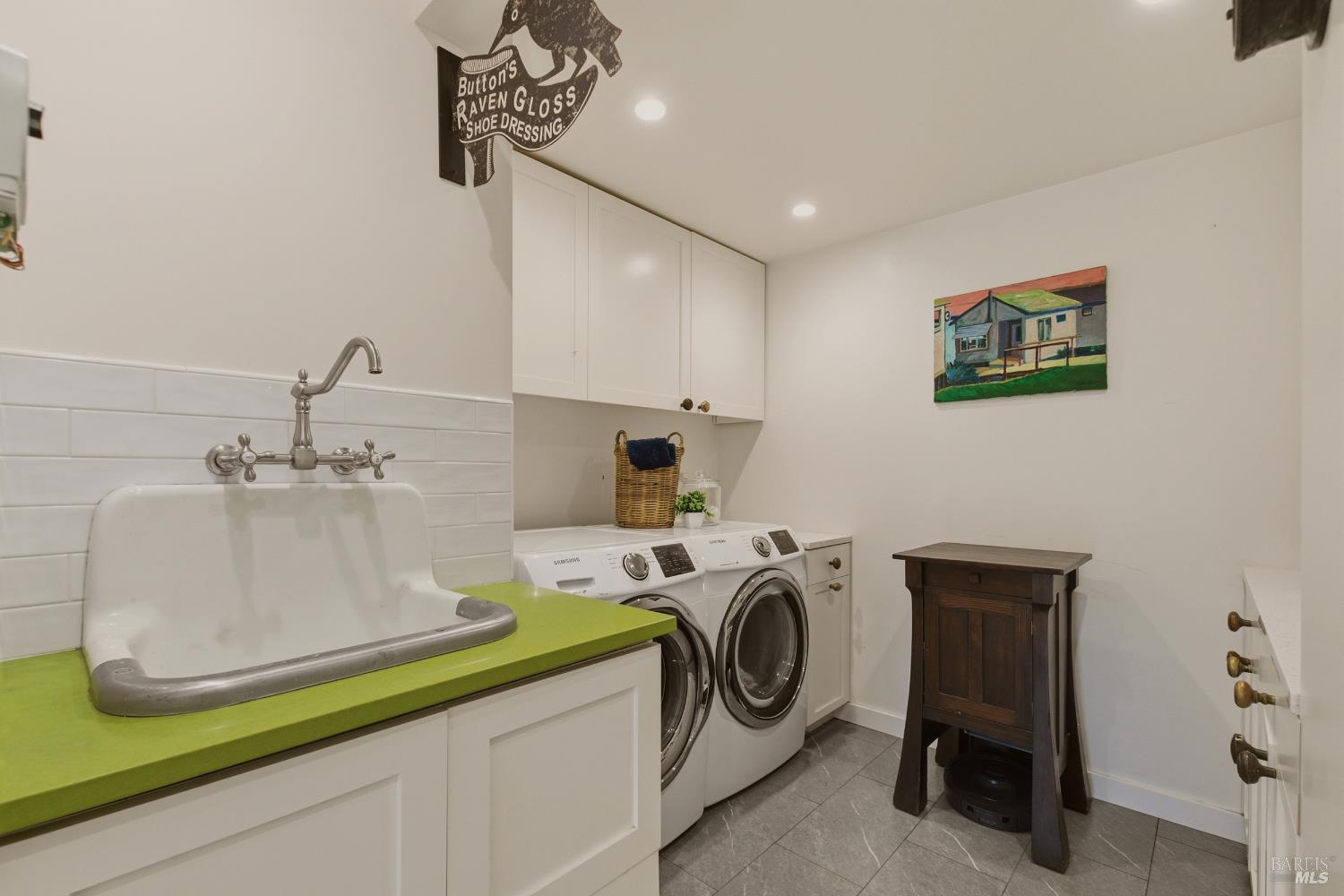 2512 Macgregor Court