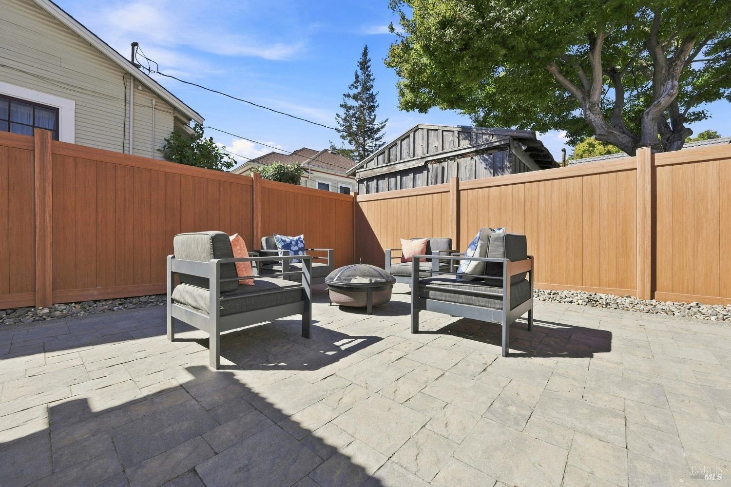 487 Seymour Street