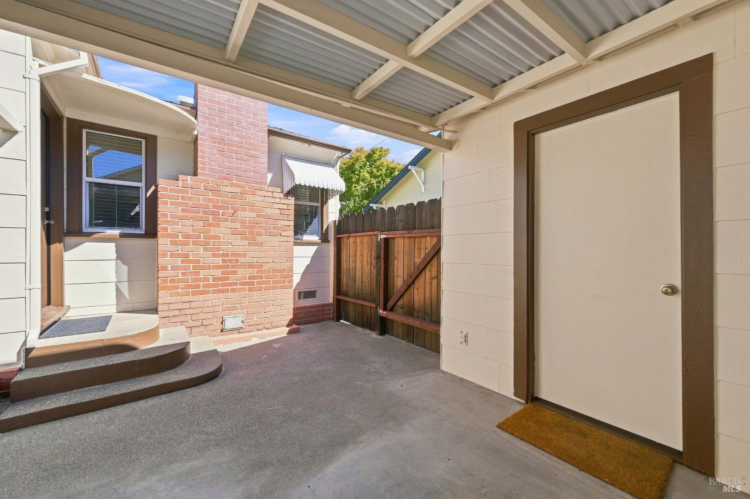 487 Seymour Street