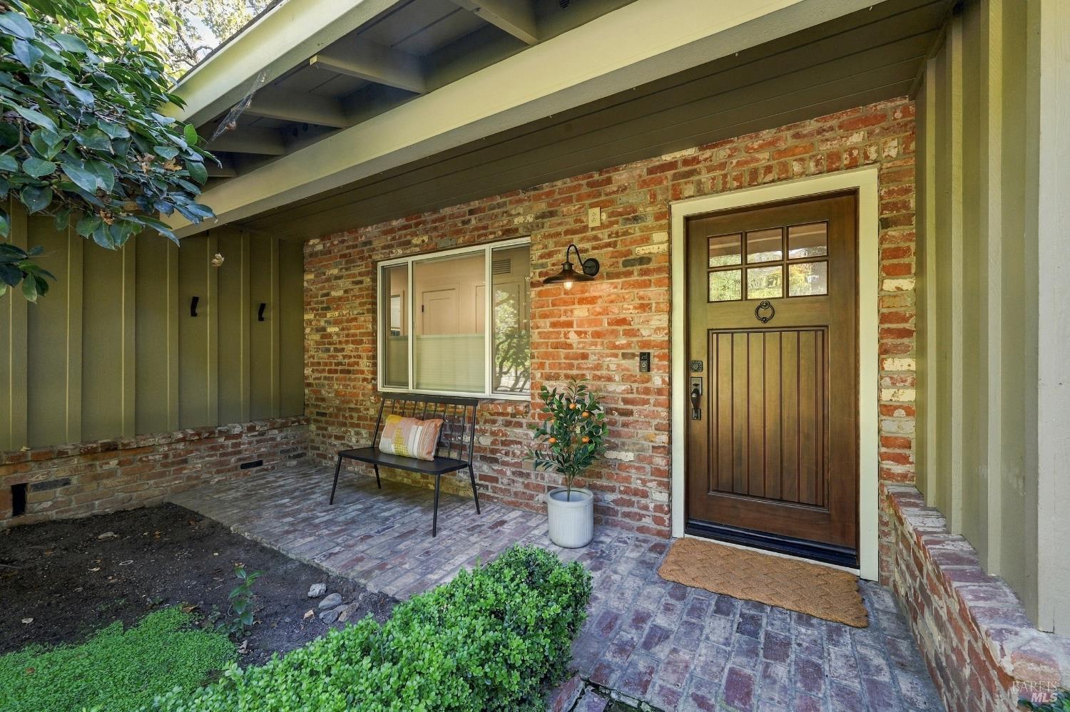 50 Oakcrest Court