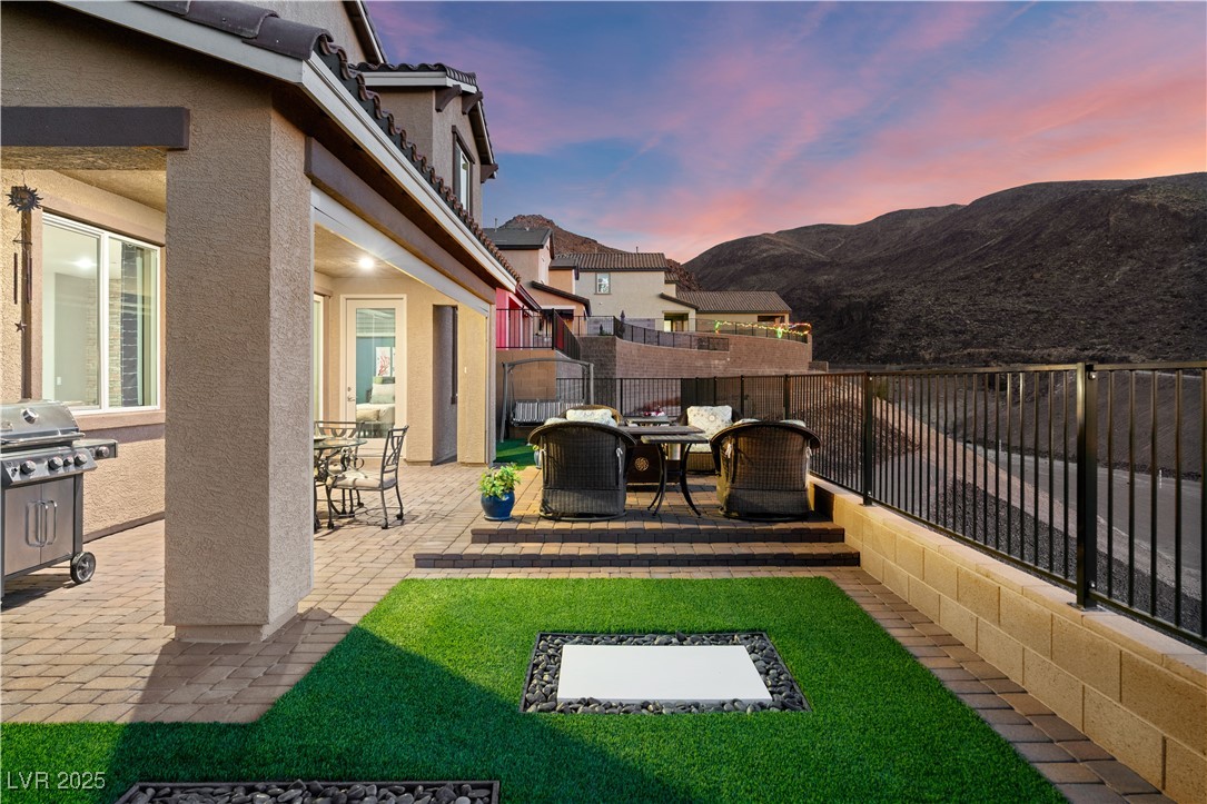 381 Oakey Crest Ridge Street