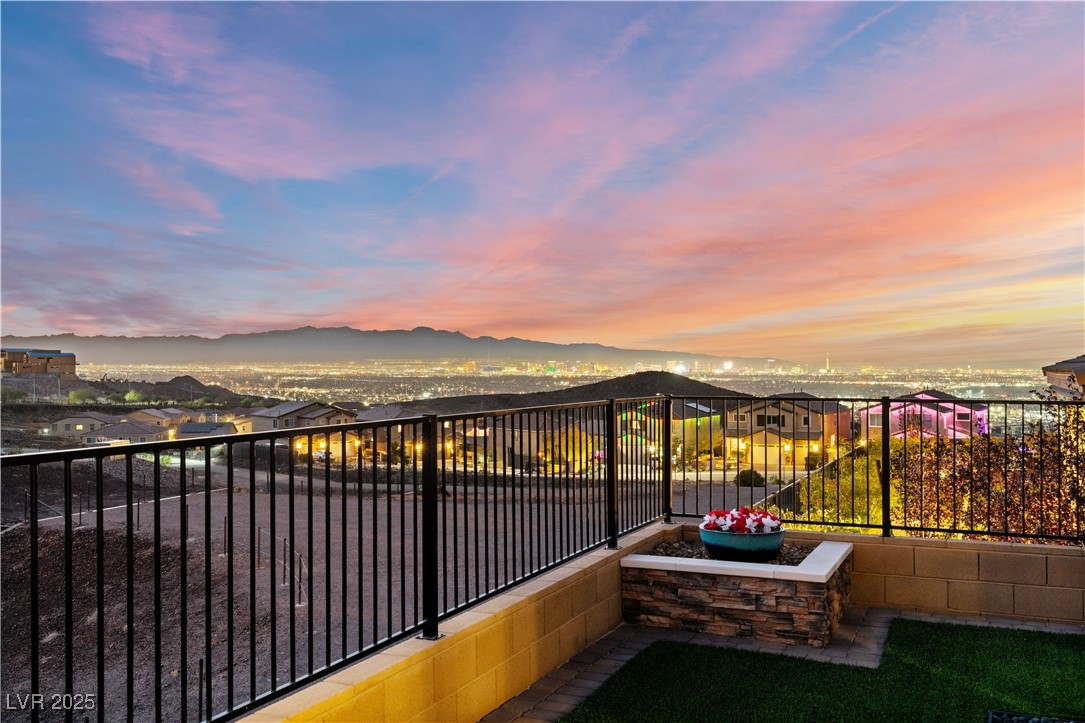 381 Oakey Crest Ridge Street