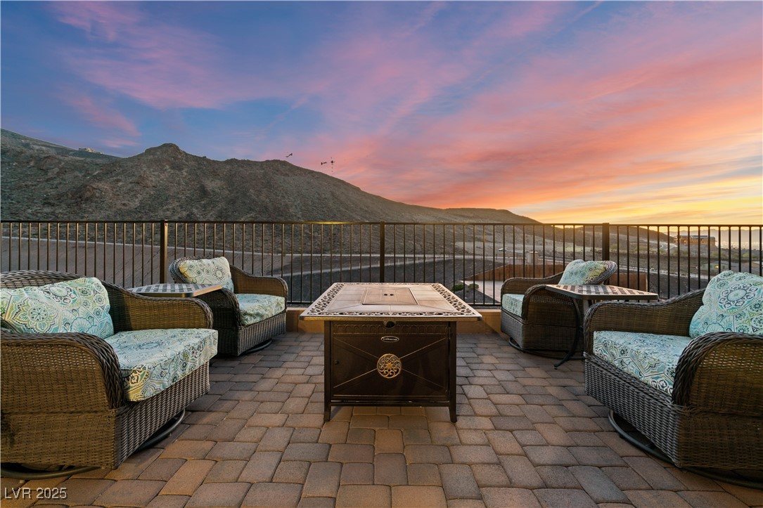 381 Oakey Crest Ridge Street