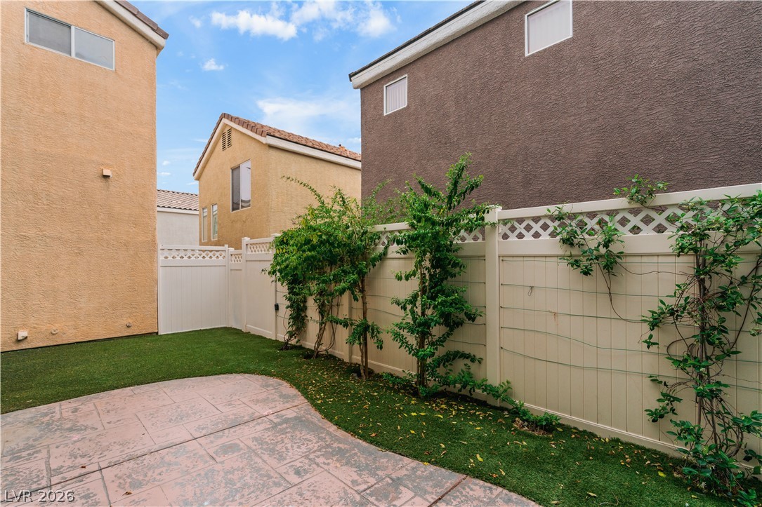 7664 Alexander Hills Street