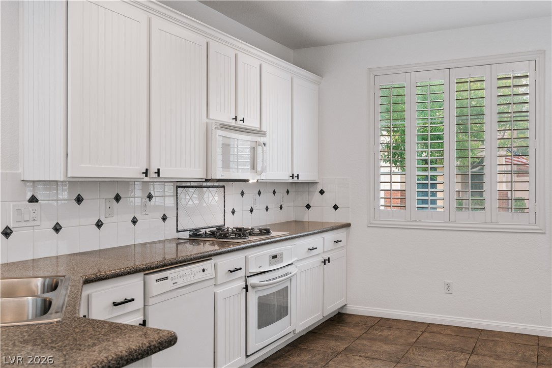 7664 Alexander Hills Street