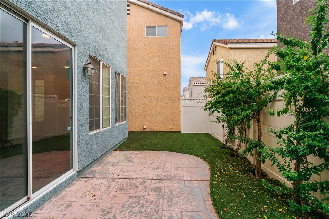 7664 Alexander Hills Street