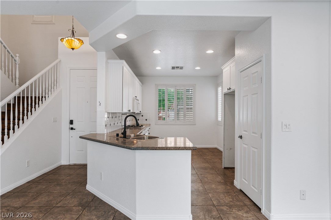 7664 Alexander Hills Street